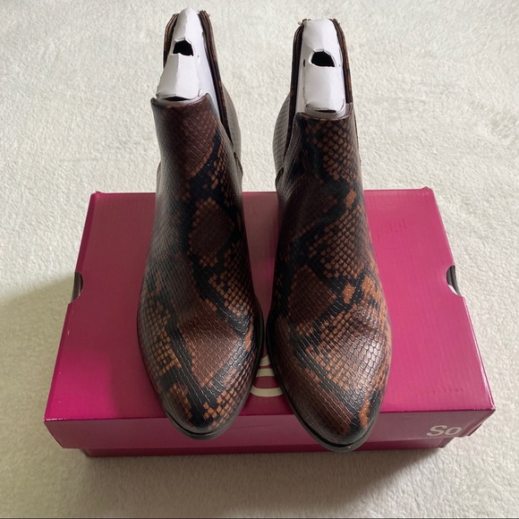 NEW SO Angelfish Snakeskin Pattern Brown Bootie Boots - Picture 2 of 7